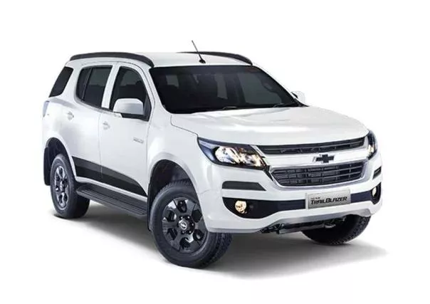 Angular front of the 2017 Chevrolet Trailblazer Black Edition