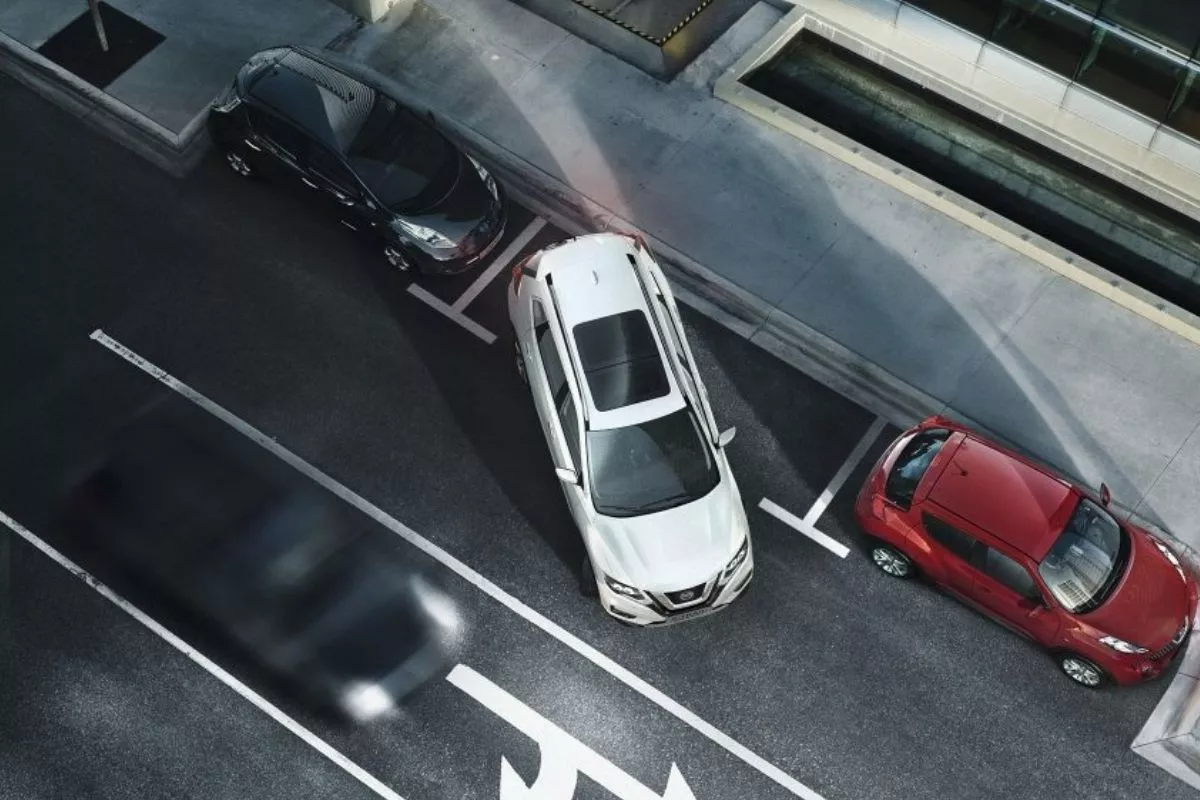 A picture of the Nissan X-Trail leaving a parking spot