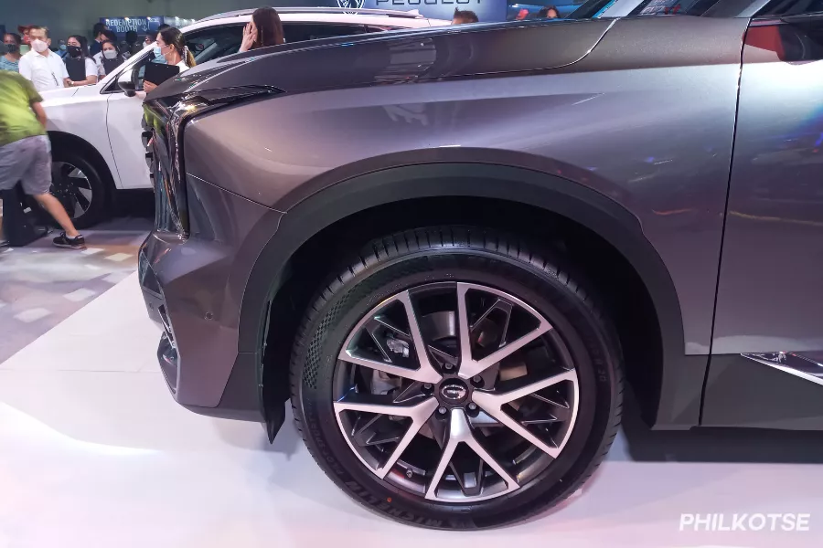 GAC GS8 side view