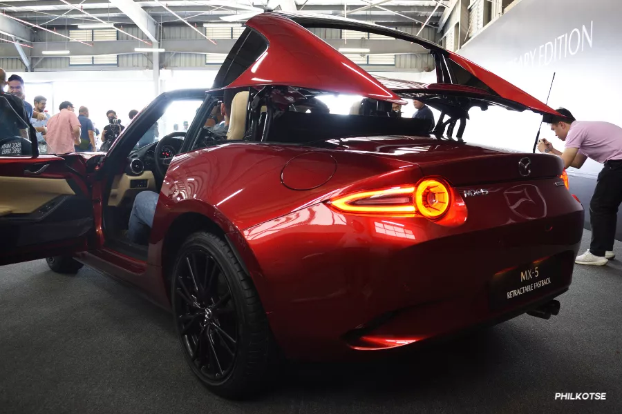 The RF folding down in its top The RF tucking in its top