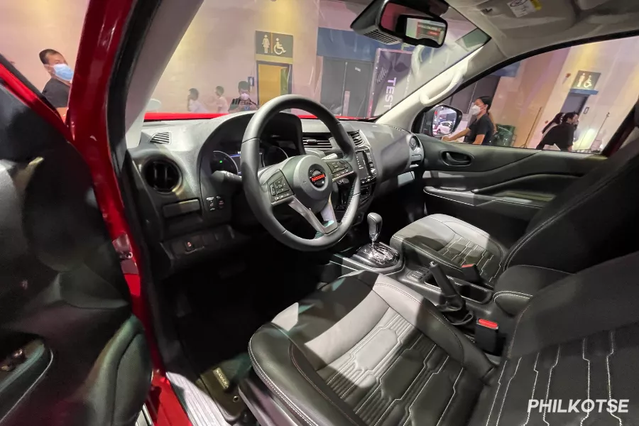 Nissan Navara Calibre-X interior