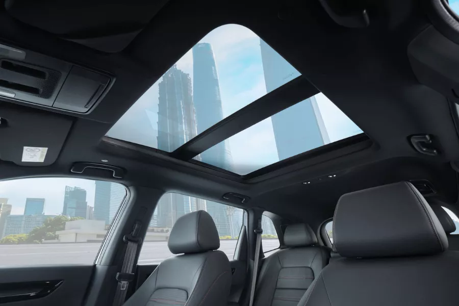 The top-spec RS e:HEV gets a sunroof