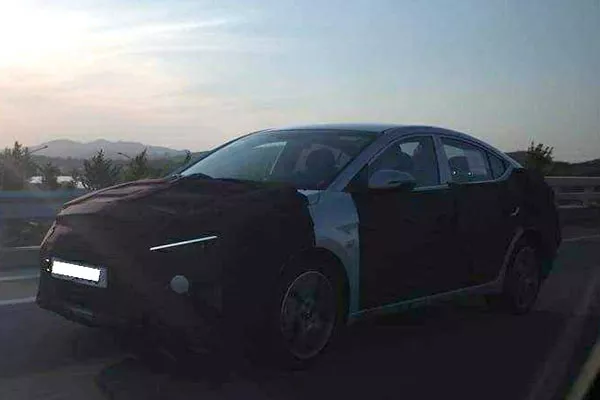 Hyudai Elantra 2019 angular front