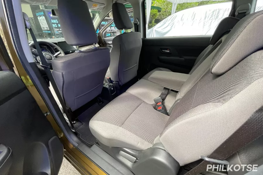 A picture of the Ertiga Hybrid's second row seats.