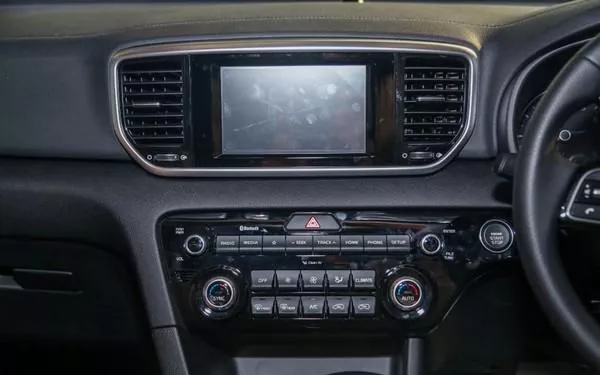 Kia Sportage 2018 facelift dashboard