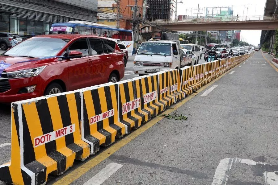 A picture of the concrete barriers on EDSA