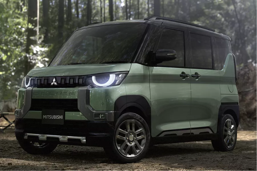 Mitsubishi Delica Mini front quarter shot