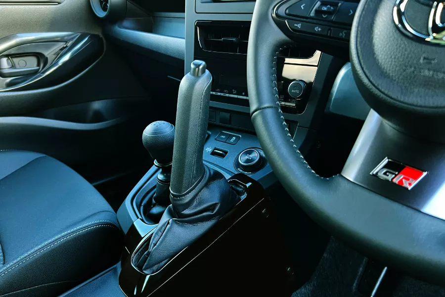 The optional vertical parking brake for the Japan-spec model