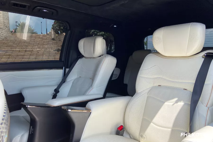 GAC M8 second row seats