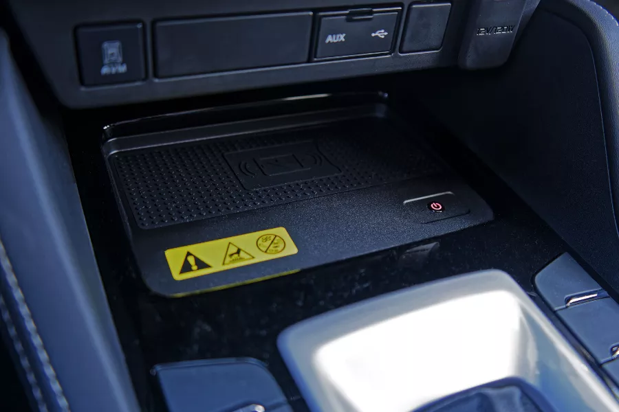 Isuzu mu-X wireless charging