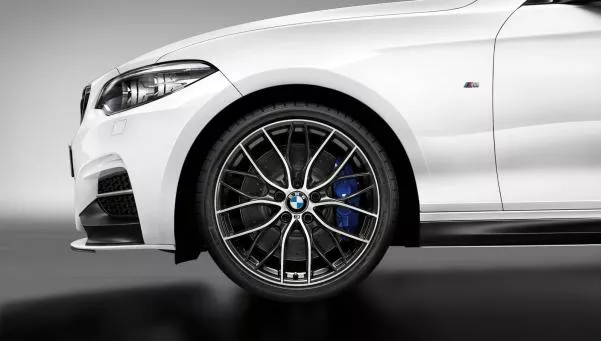 M240i M Performance Edition 19-inch lightweight alloy wheels