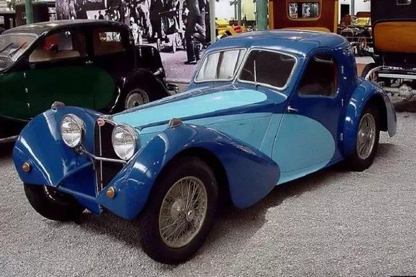 Bugatti Type 57s Aérolithe angular front
