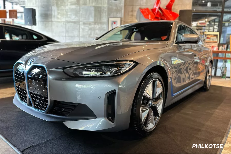 A picture of the front of the BMW i4