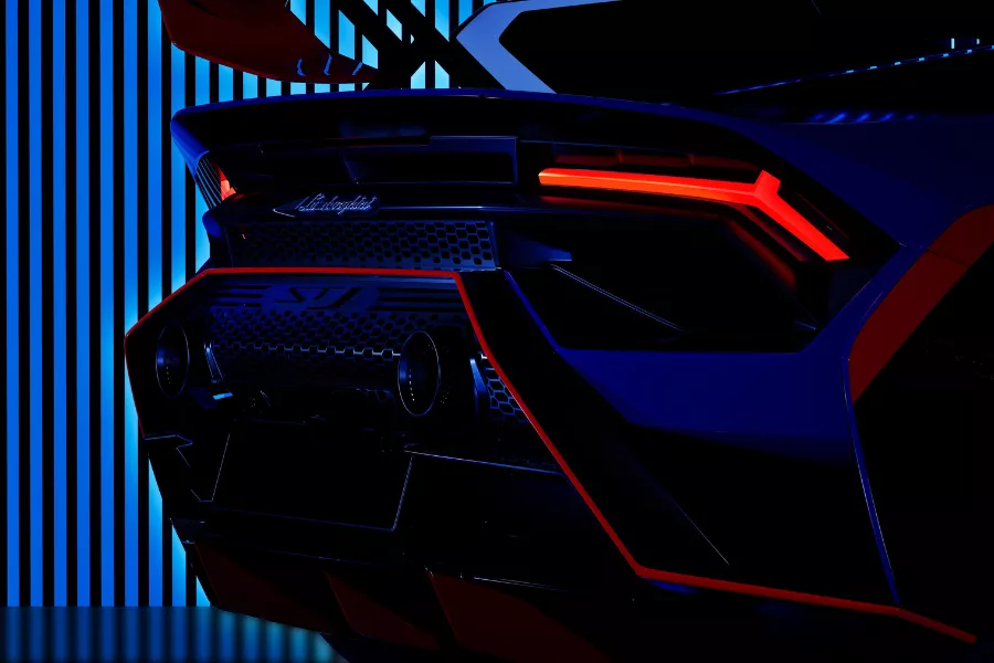 A closer look at the Huracan STJ's rear end