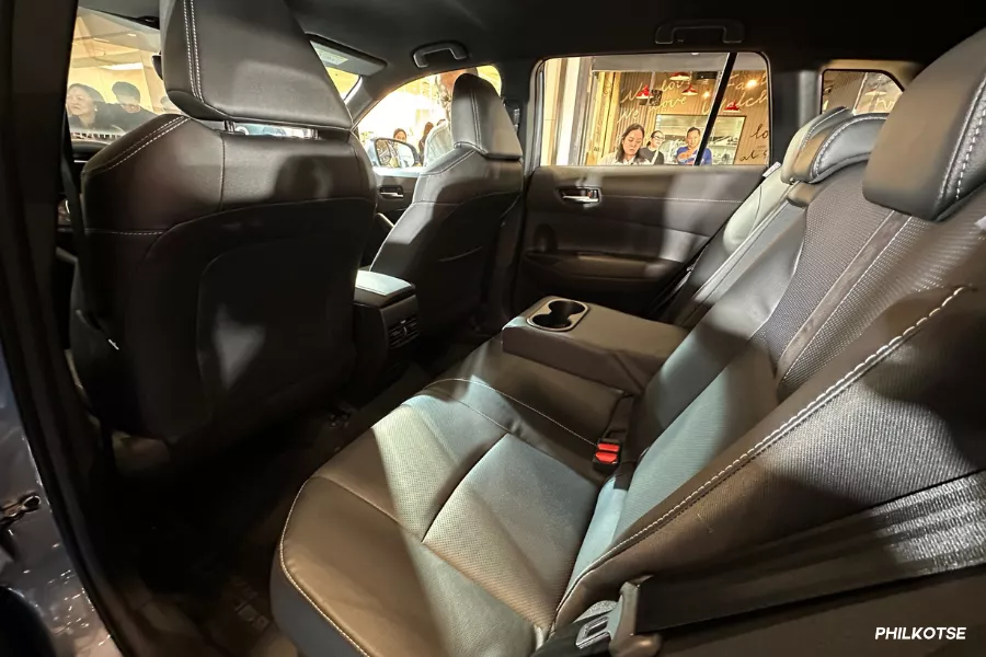 The GR-S and V trims get leather-clad seats