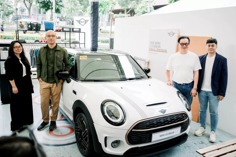 Autohub Group executives together with the Mini Clubman Final Edition