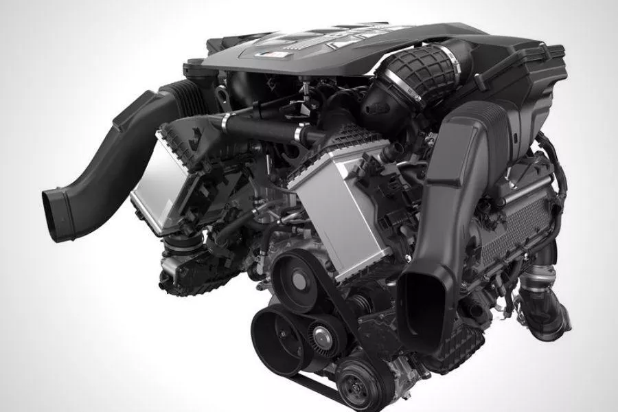 A picture of the 760 XDrive's V8 engine