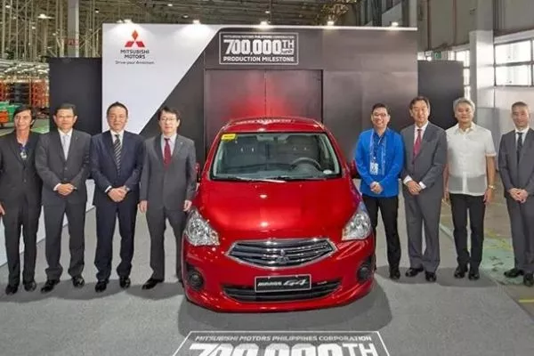 A picture of the 700,000th Mitsubishi Philippines car