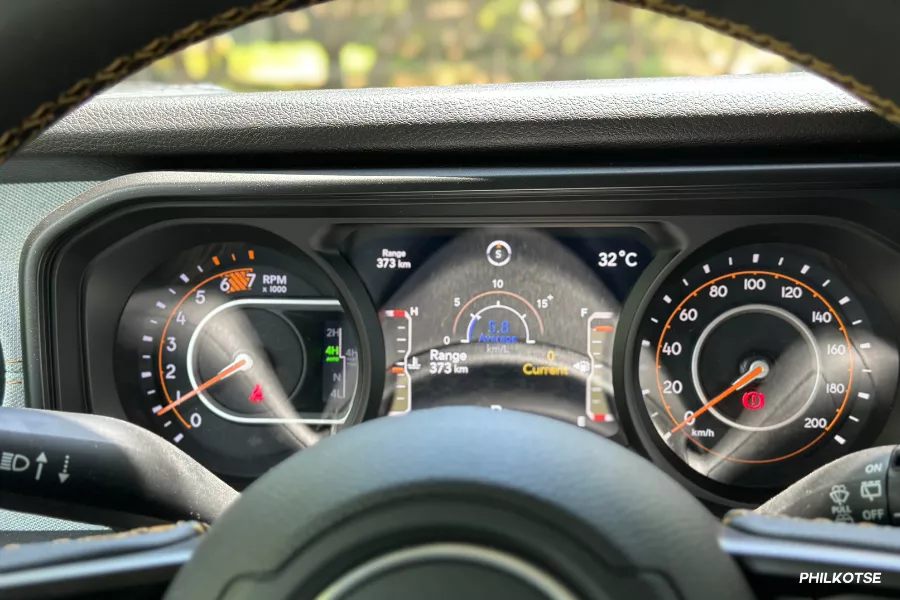 This Wrangler trim gets a seven-inch TFT color digital guage cluster