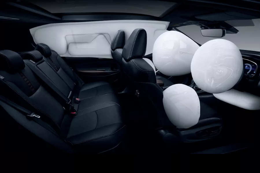 It is equipped with dual front, side, side curtain, and driver's knee airbags. It is equipped with seven airbags.
