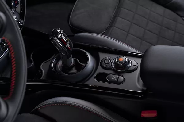 8-speed Steptronic sports transmission, mechanical differential lock 8-speed Steptronic sports transmission