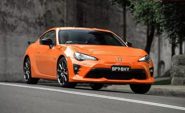 Angular front of the 2017 Toyota 86 limited edition