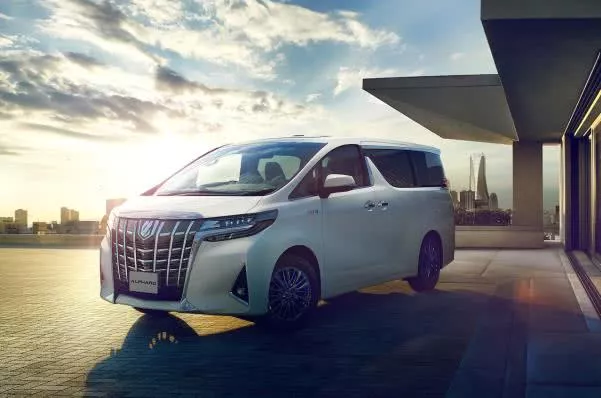 Toyota Alphard 2018 facelift angular front