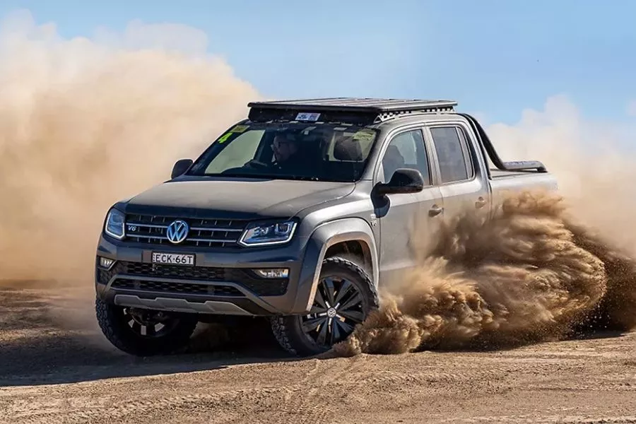 A picture of the VW Amarok in the desert