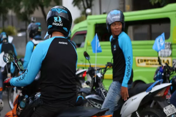 Motorcycle-hailing company, Angkas