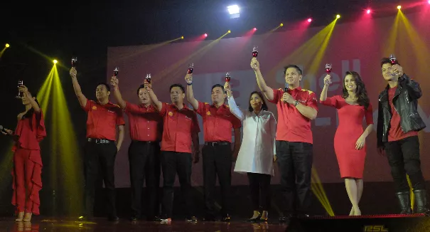 People cheering glasses of wine at a Shell event