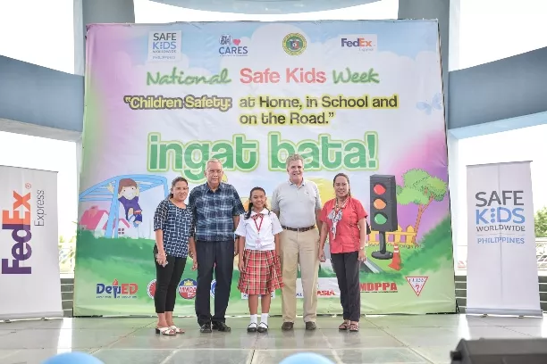 Four people awarded the 2015 Young Road Safety Champion to a kid