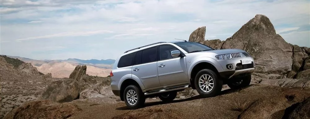 Mitsubishi Montero Sport side view