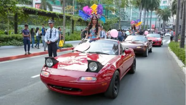 2017 Binibing Pilipinas A beauty contestant in a mazda MX-5 smiles to onlookers at the 2017 Binibing Pilipinas pageant