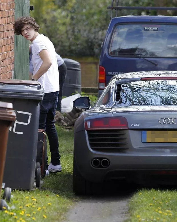 Audi R8 Coupe Harry Styles standing next to his Audi R8