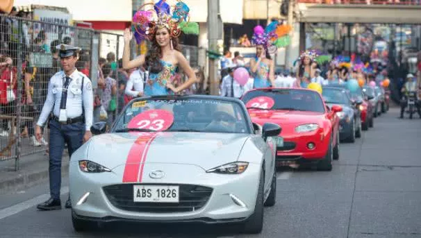 2017 Binibing Pilipinas A series of Beauty contestants are waving to the crowd at the 2017 Binibing Pilipinas pageant