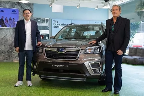 Tan Chong International Limited's Mr. Glenn Tan with music legend Michael Bolton and a Subaru Forester