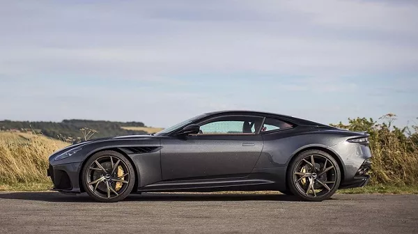 Aston Martin DBS Superleggera_look