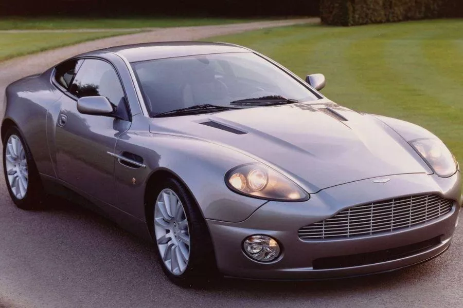 Aston Martin V12 Vanquish Aston Martin V12 Vanquish front view