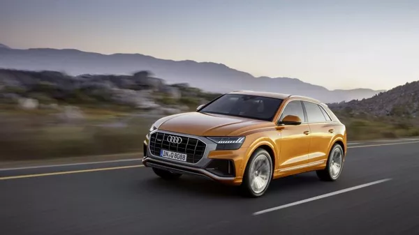 Angular front of the Audi Q8 2019