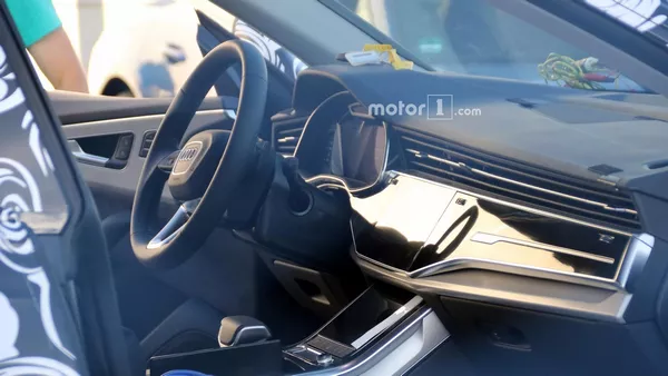 The interior of the Audi Q8 2019