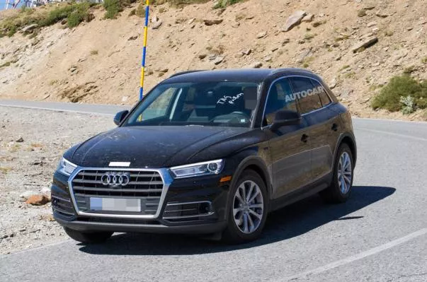 Angular front of the Audi Q5 e-tron 