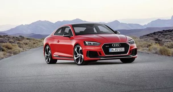 angular front of the 2017 Audi RS5