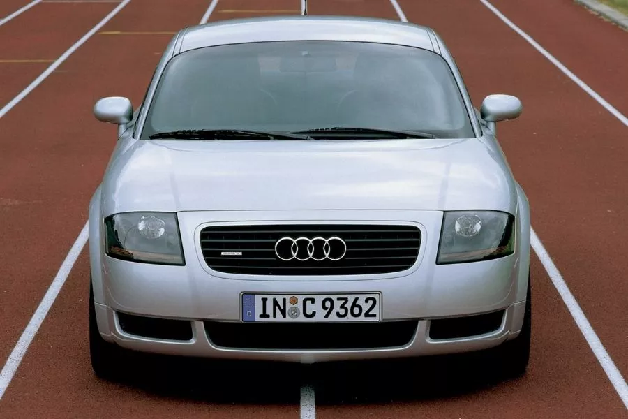A picture of the front of the Audi TT