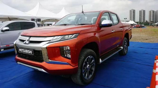 Mitsubishi Strada 2019 angular front