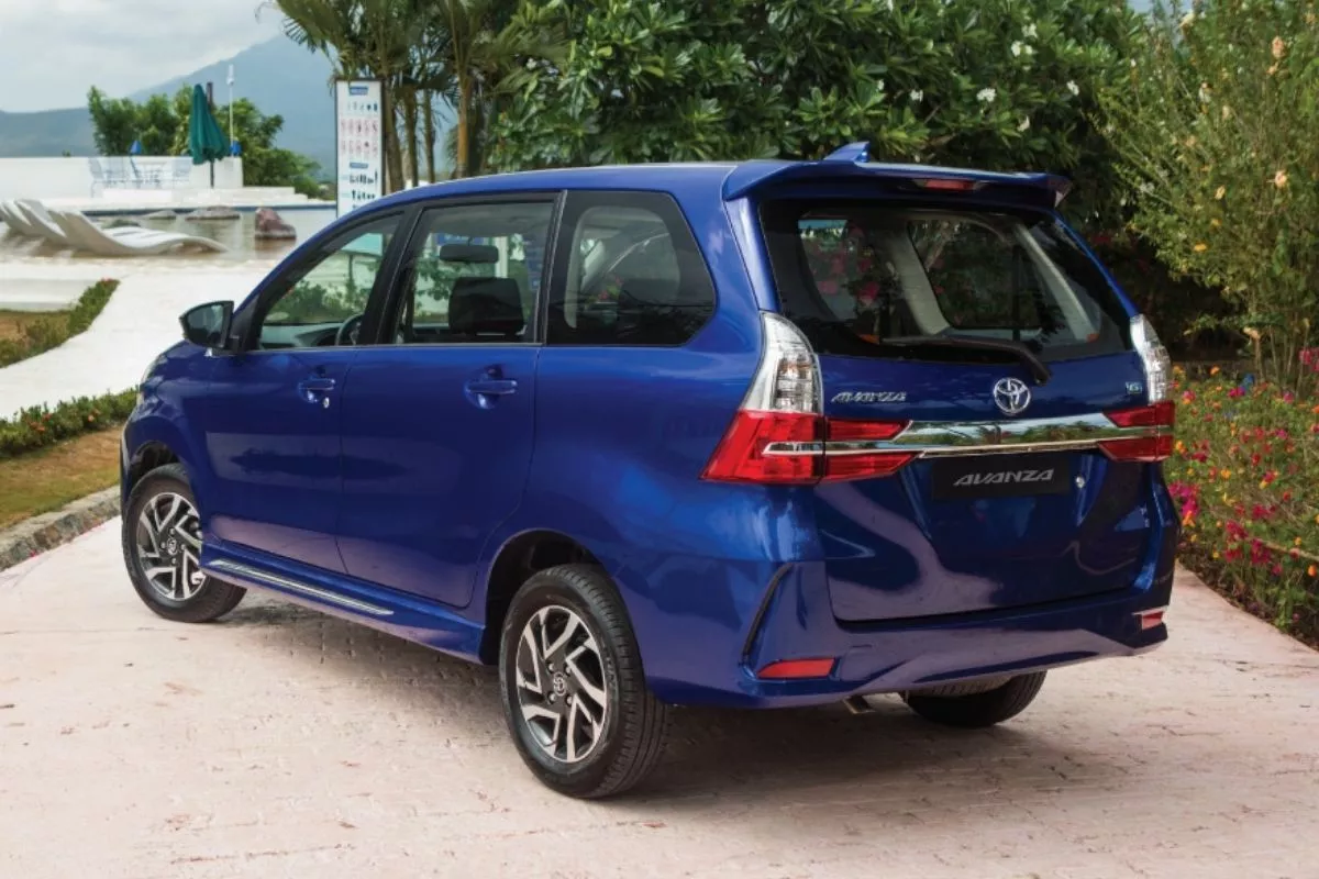 A picture of the rear of the Toyota Avanza