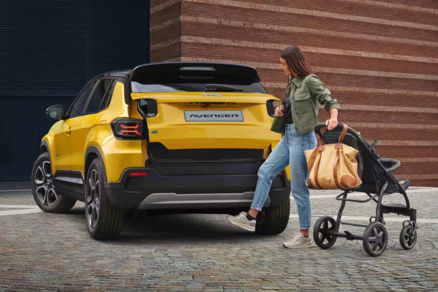 A picture of a woman using the Jeep Avenger's trunk