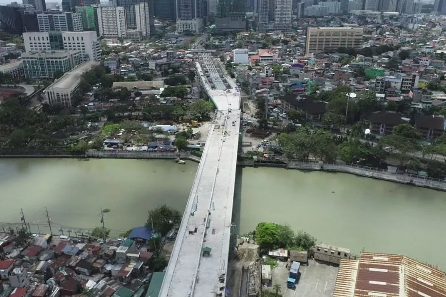 A picture of the nearly completed BGC-Ortigas Bridge