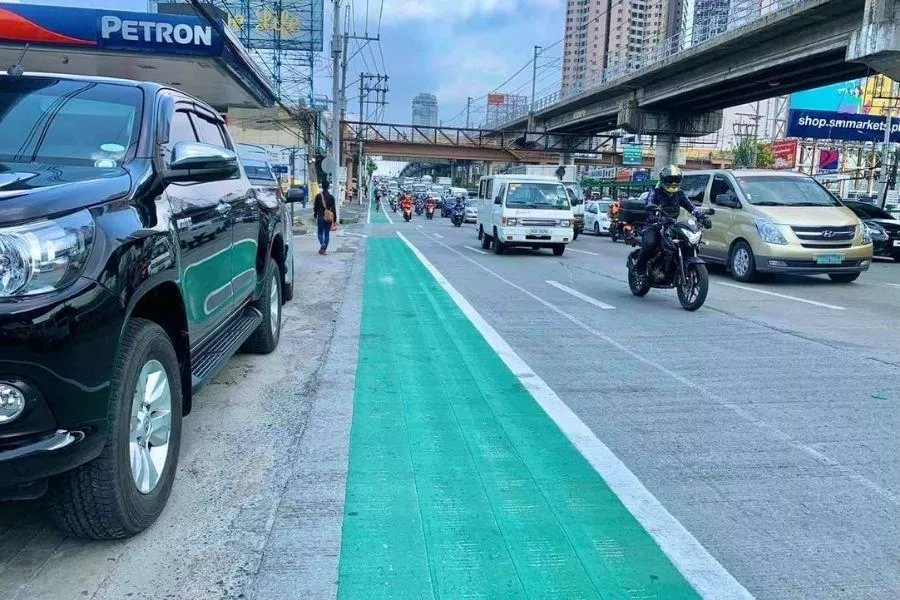 A picture of a bike lane in Metro Manila