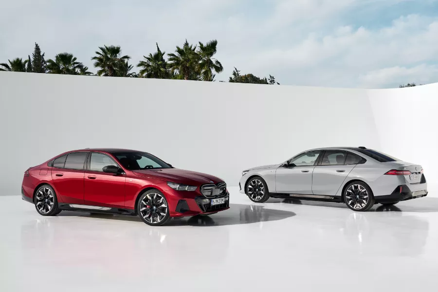 A picture of the i5 M60 and the 530i