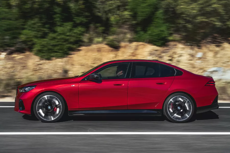 A picture of the side of the BMW i5 M60